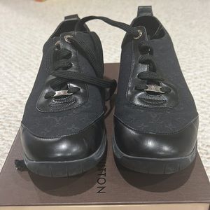 Louis Vuitton Authentic sneakers 8.5 women’s